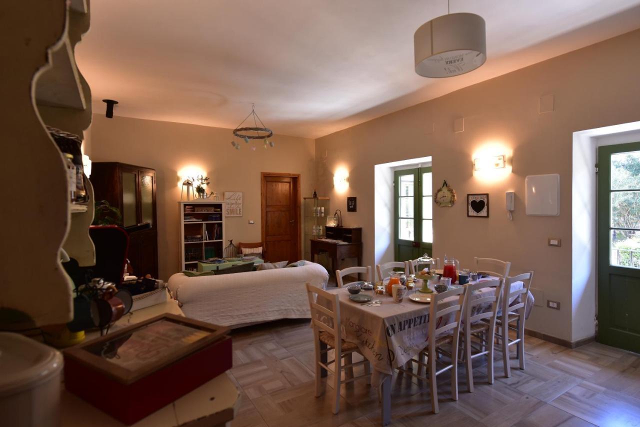Casa Nina Bed & Breakfast Тойрано Екстериор снимка